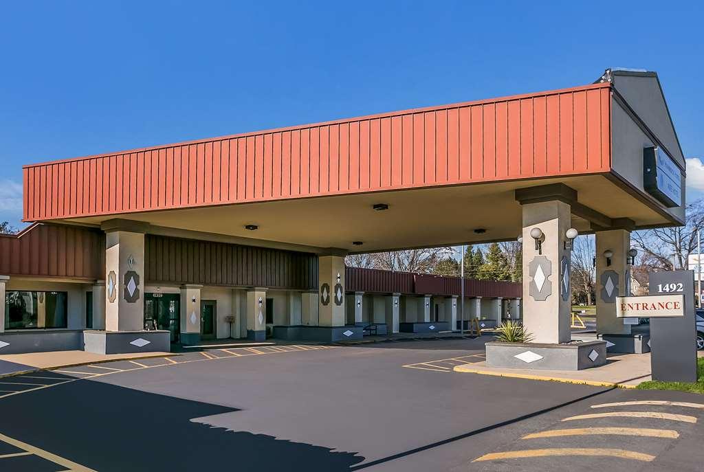 Rodeway Inn Rohrerstown Exterior photo